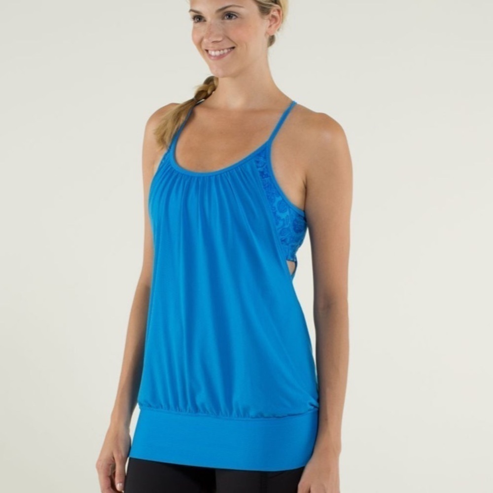 Lululemon No Limits Tank Size 6 Blue
Cornflower / Paisley Cornflower Shelf Bra